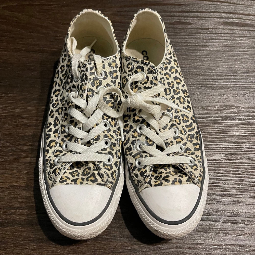 Converse Leopard size 7